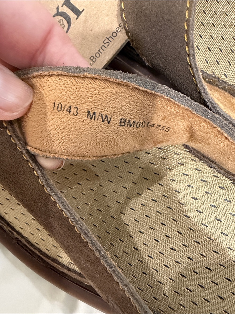 NWT Born Brown and Tan Men's Leather Flip Flop Sandals - Picture 4 of 4
